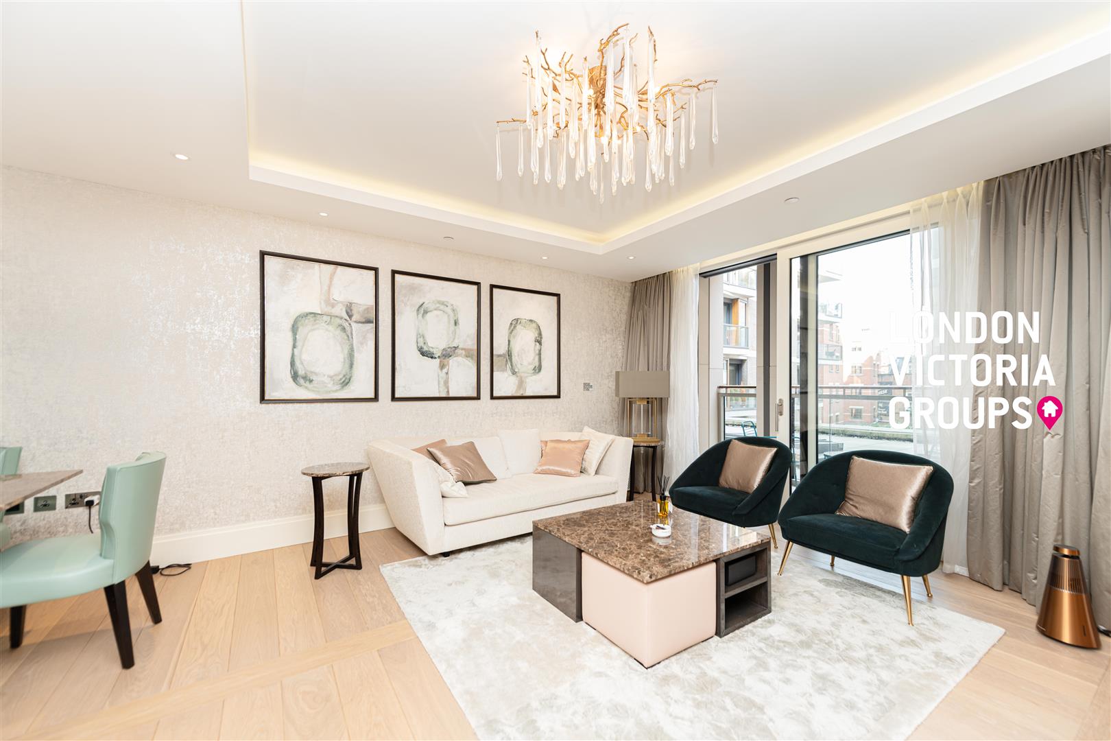 2 bed property in Savoy House, 190 Strand, London